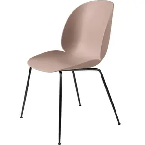 Chaise rose piétement en métal noir Beetle - GubiVendu parmade-in-design