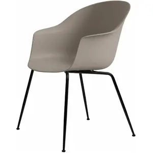 Chaise beige piètement noir mat Bat - Gubi pas cher