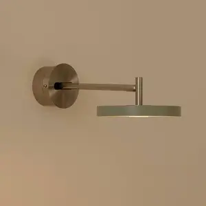 Applique murale LED UMAGE Asteria Short, vert olive, acier, raccordeme...Vendu parluminaire