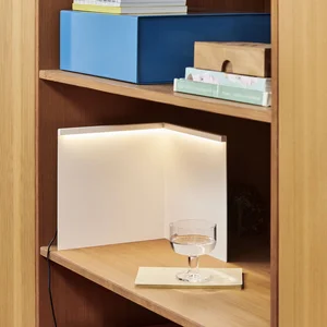 Lampe de table d'angle en métal blanc crème LBM - Hay pas cher