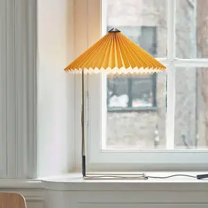 Hay MATIN LARGE-Lampe à poser LED Coton/Métal H52cm Jaune