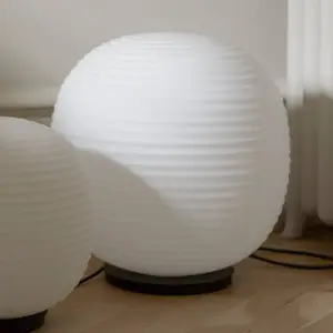 New Works Lantern Globe Large lampe de table, Ø 40cm pas cher