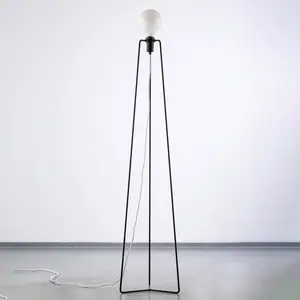 Comparateur de prix : GRUPA Model M3 lampadaire LED noir, câble blanc