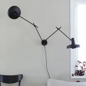 Comparateur de prix : GRUPA Arigato applique murale à 2 lampes 70cm noir