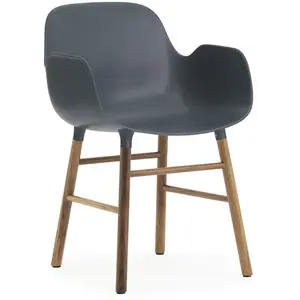 Fauteuil Form avec structure en bois - bleu - Noyer Normann Copenhagen