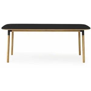 Normann Copenhagen Formulaire de table chêne noir