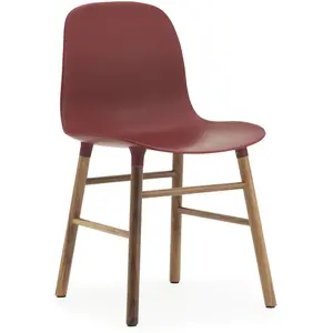 Chaise Form avec structure en bois - Noyer - rouge Normann Copenhagen pas cher