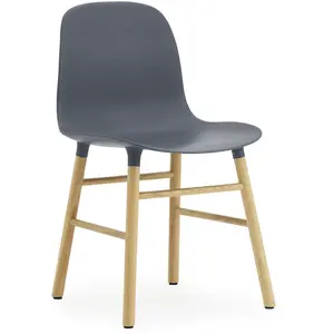 Chaise Form avec structure en bois - bleu - Chêne Normann Copenhagen pas cher