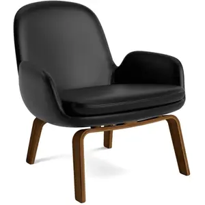 Fauteuil bas avec pieds en noyer et assise en cuir marron Era - Norman...