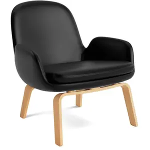 Fauteuil bas avec pieds en chêne et assise en cuir marron Era - Norman...
