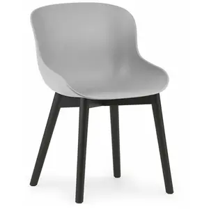 Chaise en chêne vernis noir et pp gris Hyg - Normann Copenhagen pas cher