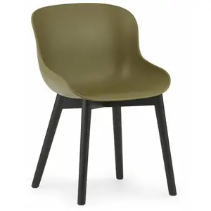 Chaise en chêne vernis noir et pp olive Hyg - Normann Copenhagen pas cher