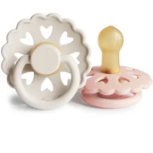 FRIGG Fairytale Lot de 2 sucettes | Sucette en latex | Sans BPA | Fabriqué au Danemark | Tétine Cerise Symétrique | (Cream/Blush, Taille 2 (6-18 Mois))Vendu paraubert
