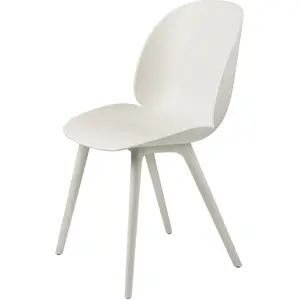Chaise extérieure en plastique blanche Beetle - Gubi pas cher