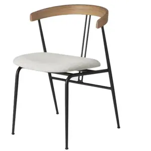 Gubi Chaise Avec Accoudoirs Et Coussin Violin (Cat. E Dedar Svevo 004 ...