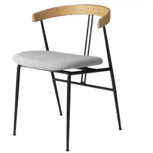 Gubi Chaise Avec Accoudoirs Et Coussin Violin (Cat. D Backhausen Aurin...