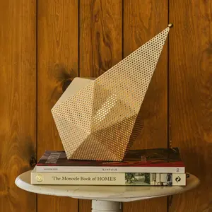 Lampe portable en métal perforé blanc 18x18x36cm Bagdad - Gubi