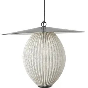 GUBI suspension d'extérieur Satellite, 57x36 cm, noir/blanc crèmeVendu parluminaire