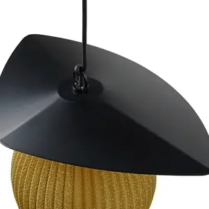 GUBI suspension d'extérieur Satellite, 57x36 cm, noir/or moutardeVendu parluminaire