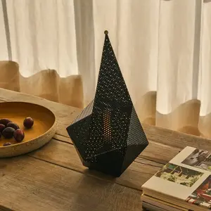 Lampe portable en métal perforé noir 18x18x36cm Bagdad - Gubi