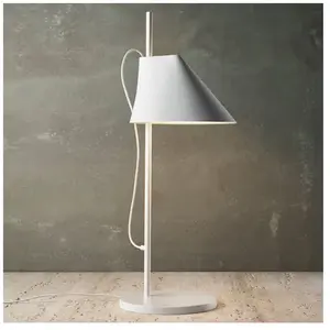 Comparateur de prix : Louis Poulsen Lampe à poser Yuh blanc - 5744612568
