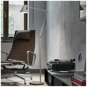 LOUIS POULSEN lampadaire NJP (Gris clair 3000K - Aluminium)