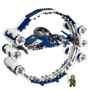 LEGO - 7661 - Jedi starfighter avec anneau d'hyperpropulsion pas cher