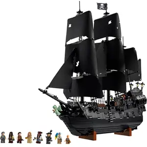LEGO LEGO® Icons Le bateau pirate du capitaine Jack Sparrow 10365 pas cher