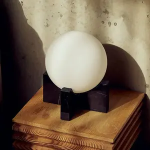 FRANDSEN Lampe à poser Hito, marbre, verre, E14, hauteur 19,5 cm pas cher