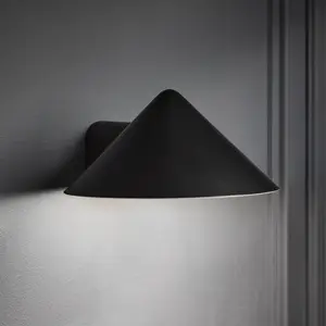 Comparateur de prix : Applique murale LED FRANDSEN Grasp, noir, largeur 15 cm, métal
