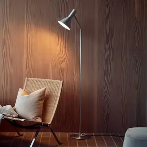 FRANDSEN Lampe sur pied Lyss, couleur aluminium, métal, 150 cm, E27Vendu parluminaire