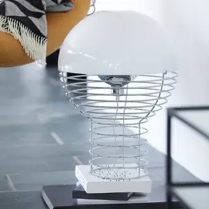Comparateur de prix : Verpan WIRE-Lampe à poser Métal H54cm