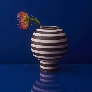 AYTM Vase Varia, rouge, Ø 18 cm, hauteur 21 cm, céramique pas cher