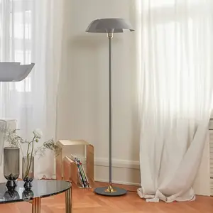 AYTM lampe sur pied Cycnus, taupe, fer, hauteur 160 cm, E27Vendu parluminaire