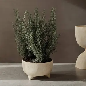 ferm LIVING Pot de fleurs Evoke Low, beige, 25 litres, fibre de verreVendu parmade-in-design