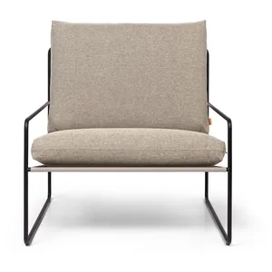 Fauteuil extérieur sable et métal noir Desert - Ferm Living pas cher