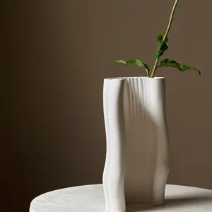 ferm LIVING Vase Moire, blanc, hauteur 30 cm, argile
