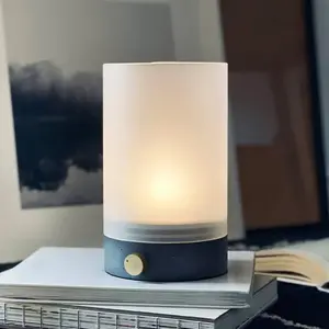 Comparateur de prix : Dyberg Larsen Lanterne en béton gris