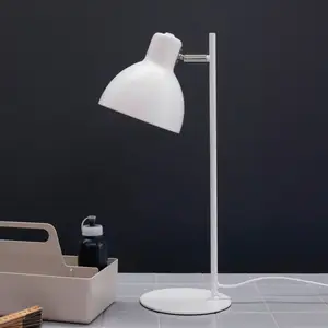 Dyberg Larsen Lampe de table Skagen, blanc, hauteur 50 cm, métal pas cher