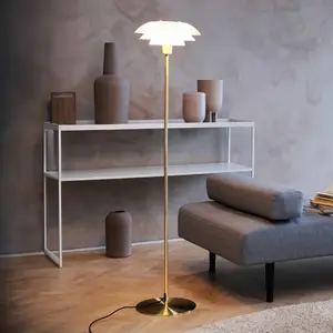 Dyberg Larsen lampe sur pied DL31, couleur laiton, hauteur 133 cmVendu parkaufland