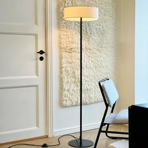 Dyberg Larsen Lampe sur pied Calix, noir/couleur naturelle, 150 cm