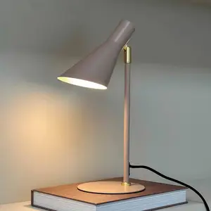 Dyberg Larsen lampe de table DL12, beige, hauteur 39,5 cm, métal pas cher