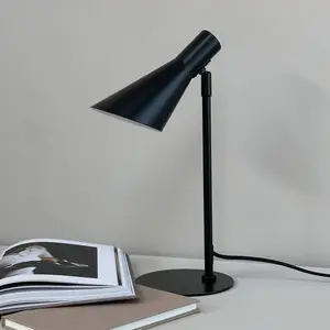 Dyberg Larsen lampe de table DL12, noir, hauteur 39,5 cm, métal pas cher