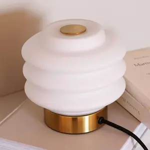 Dyberg Larsen Lampe de table Diva, laiton, métal pas cher