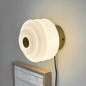 Comparateur de prix : Dyberg Larsen, applique murale Diva, couleur laiton,, Ø 16 cm