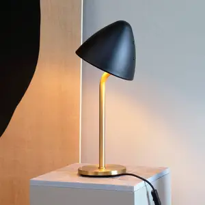 Comparateur de prix : Dyberg Larsen Lampe de table Oulu, noir/laiton, hauteur 47 cm