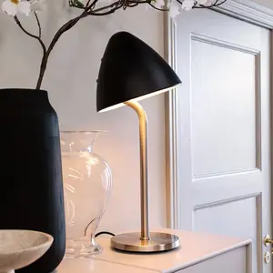 Dyberg Larsen Lampe de table Oulu, noir/acier, hauteur 47 cm pas cher