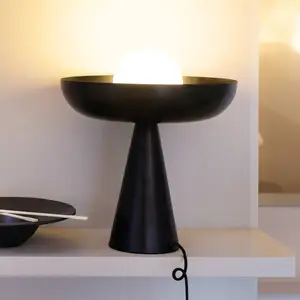 Dyberg Larsen lampe de table Ava, noir, métal, hauteur 35 cm pas cher