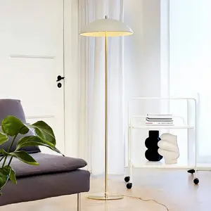 Lampe sur pied Globus Dyberg Larsen, hauteur 150 cm, beige/laiton pas cher