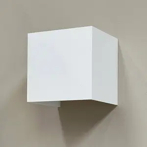 Applique murale LED Venus de Dyberg Larsen, blanc, largeur 10 cm pas cher